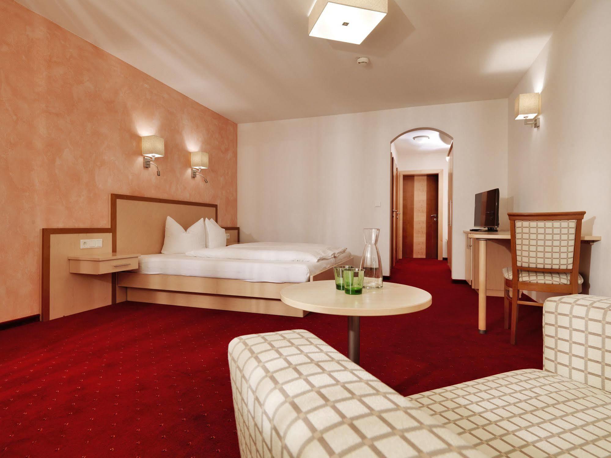 Posthotel Strengen Am Arlberg Exteriör bild