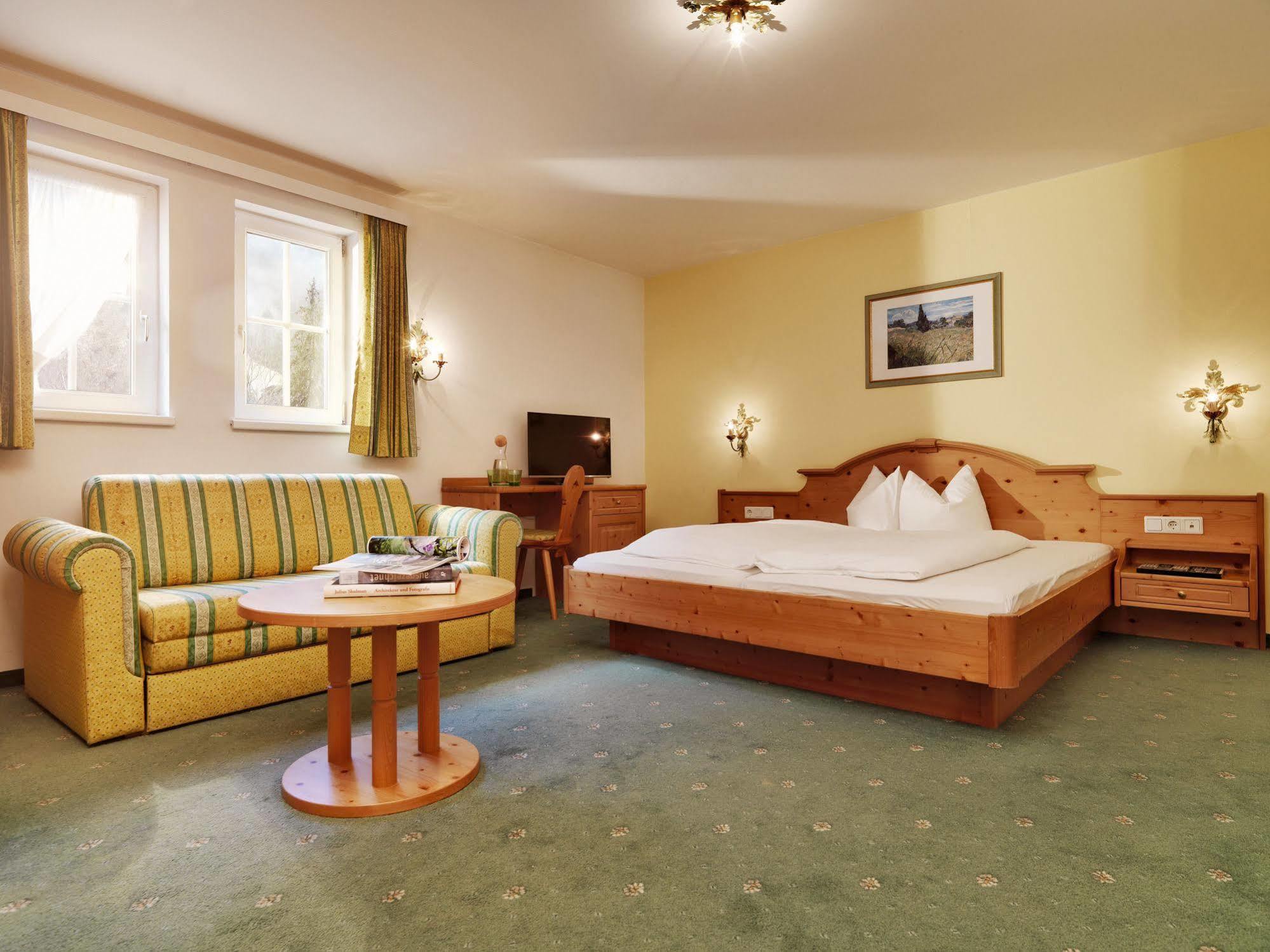 Posthotel Strengen Am Arlberg Exteriör bild