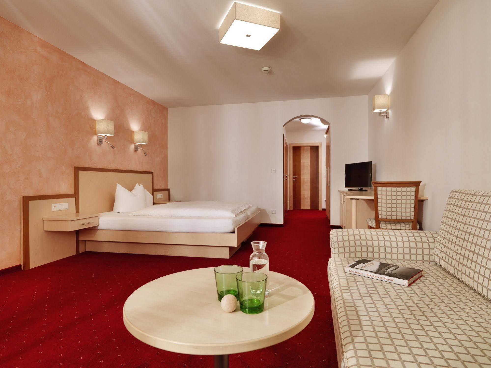 Posthotel Strengen Am Arlberg Exteriör bild