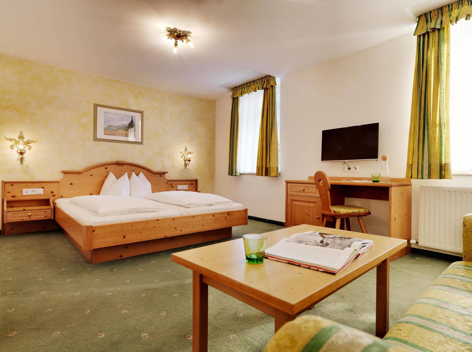 Posthotel Strengen Am Arlberg Exteriör bild
